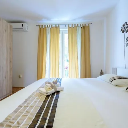 Lapad Bay Apartment *