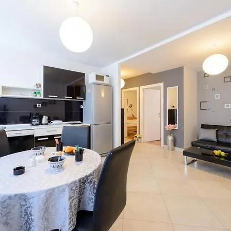 Lapad Bay Apartment *